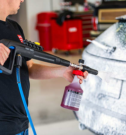 Foam cannon applying Foaming Poly Gloss